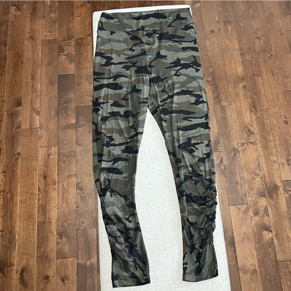 081 - Socialite Women’s Camo Leggings With Leg Ruching